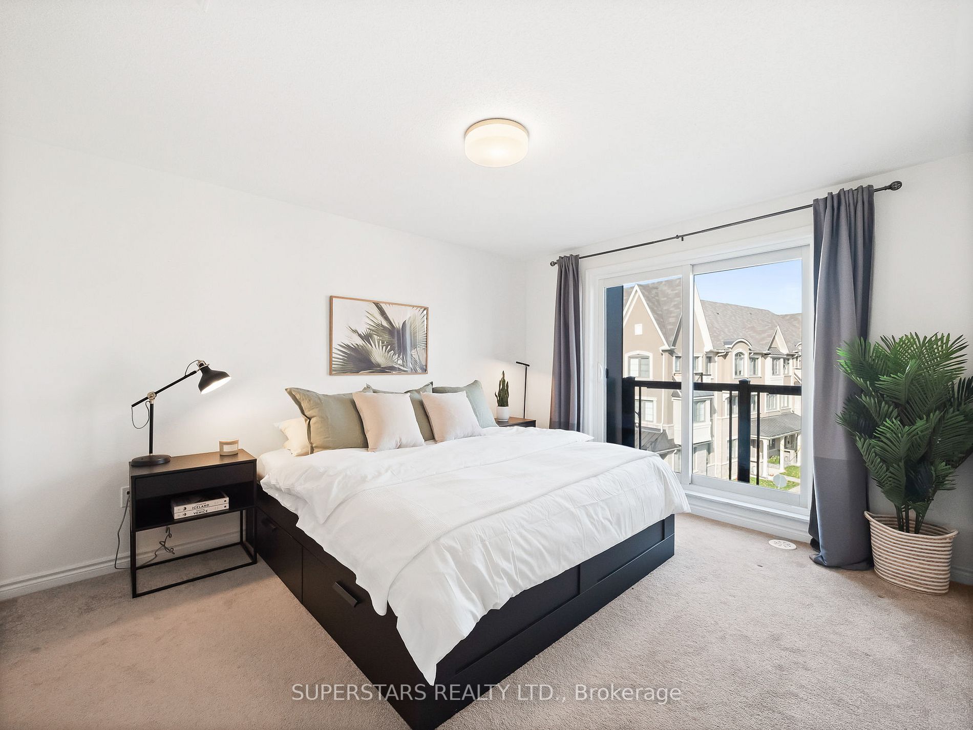 27 Frederick Wilson Ave, #27
