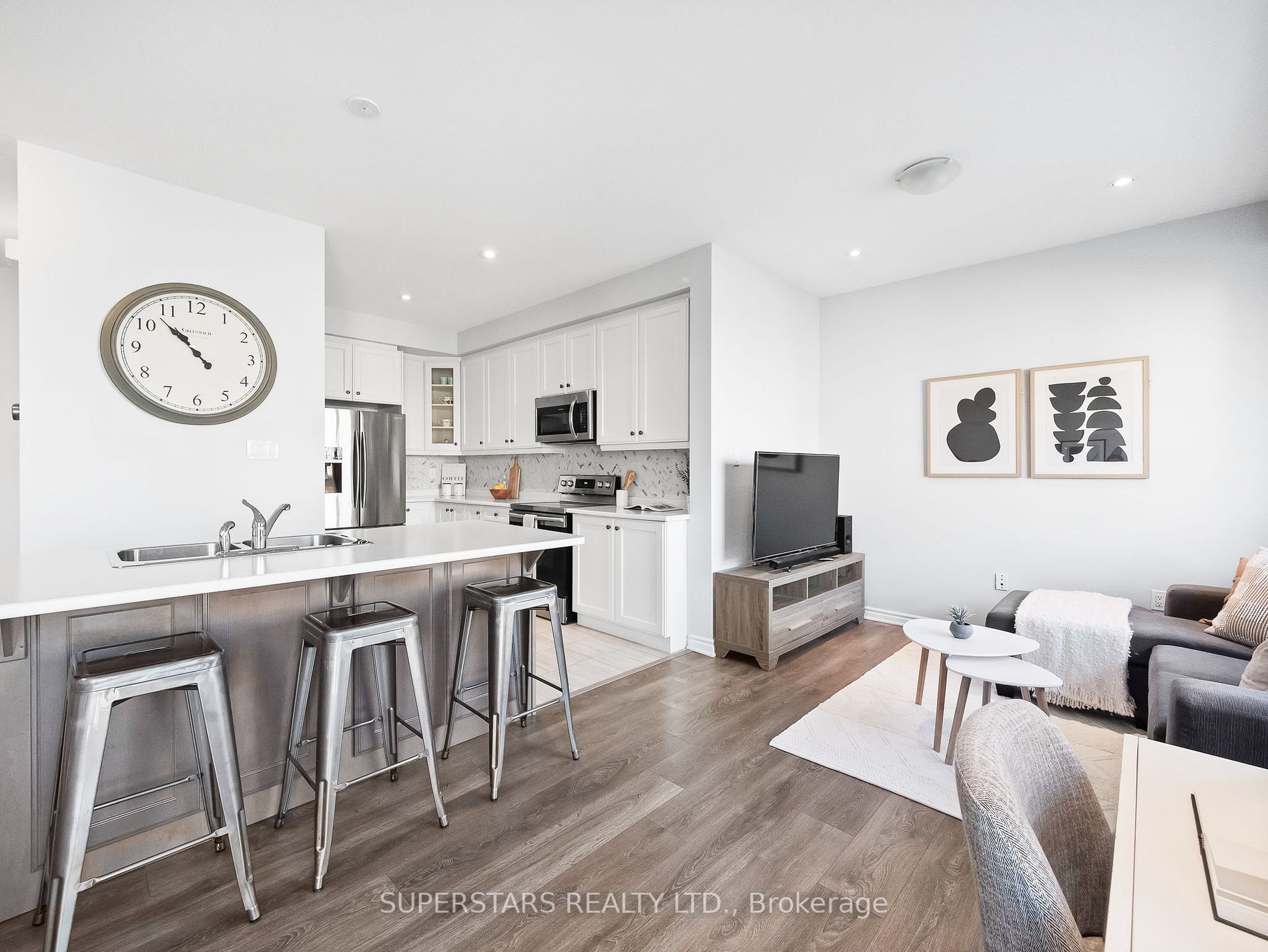 27 Frederick Wilson Ave, #27