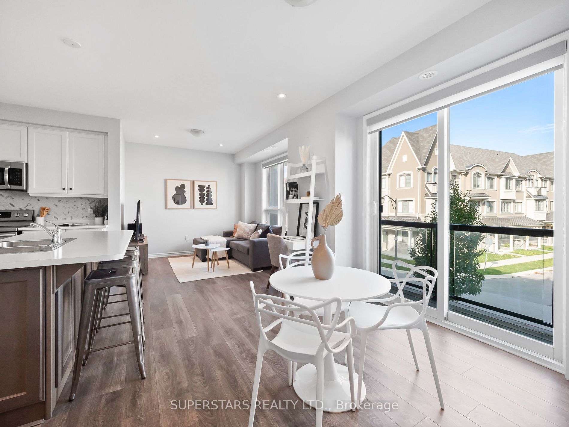 27 Frederick Wilson Ave, #27