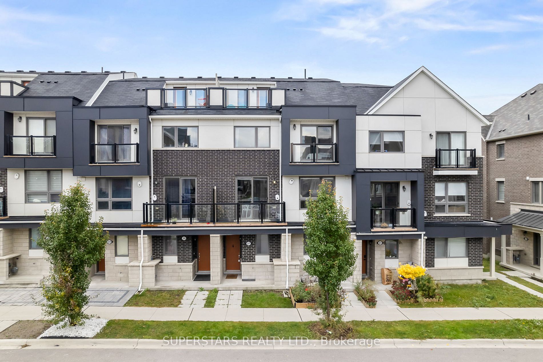 27 Frederick Wilson Ave, #27