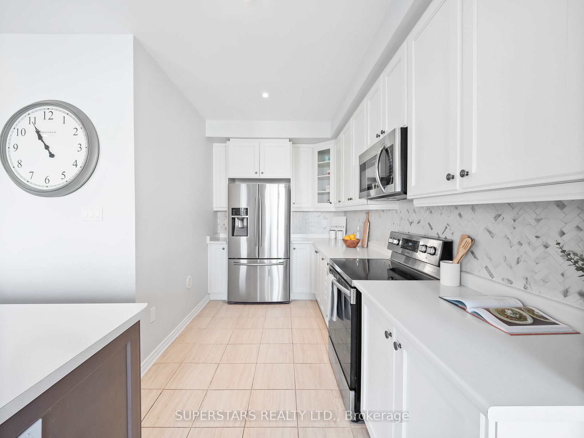27 Frederick Wilson Ave, #27