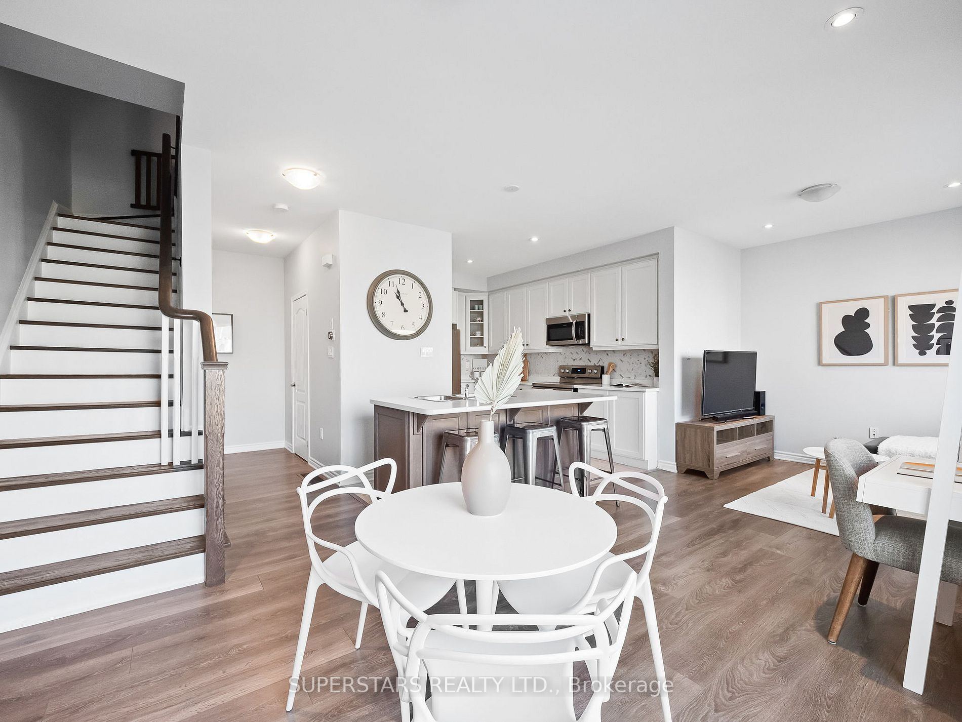 27 Frederick Wilson Ave, #27