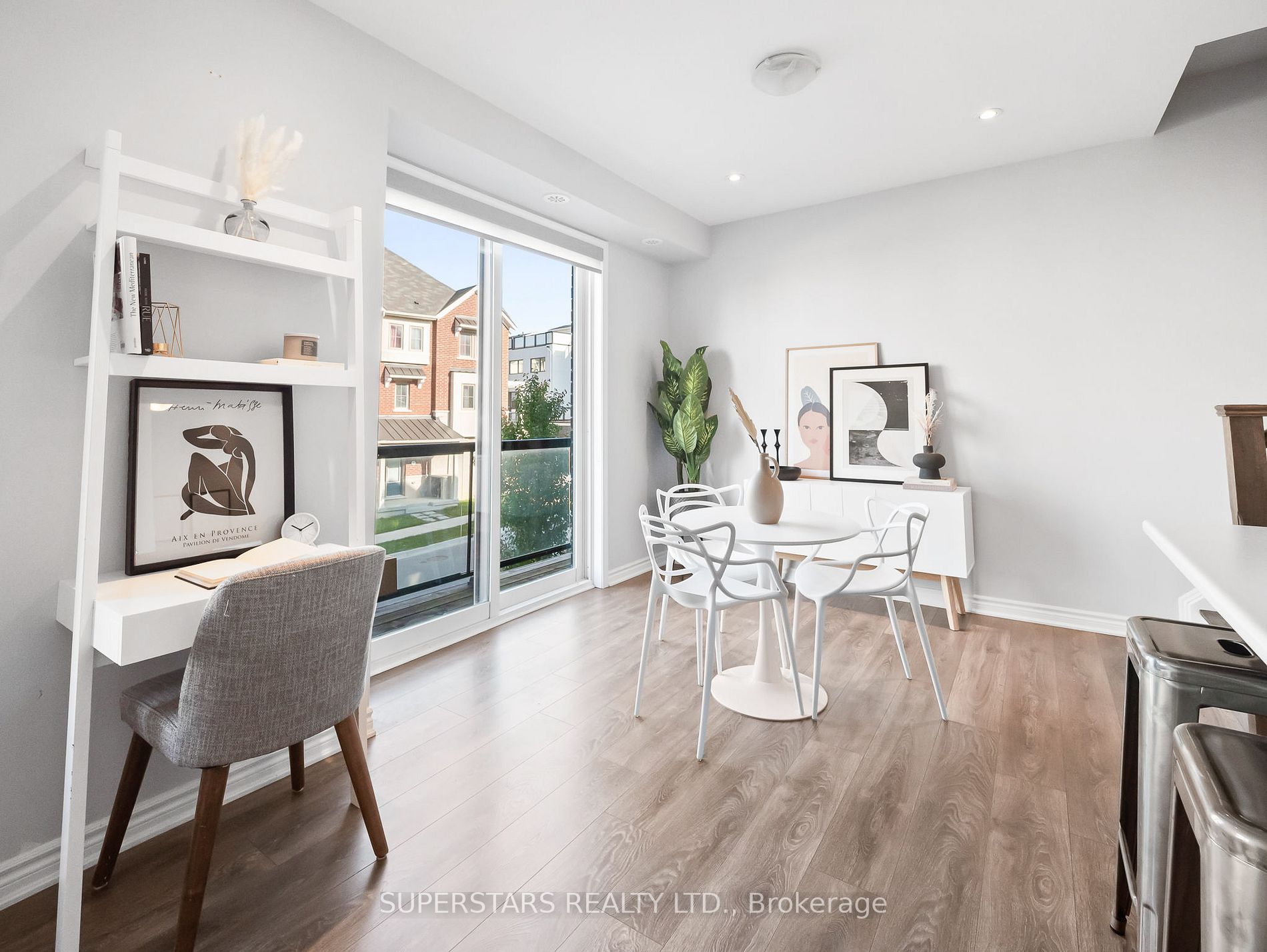 27 Frederick Wilson Ave, #27