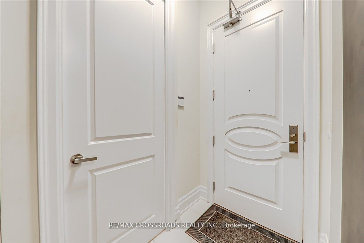 9075 Jane St, #114
