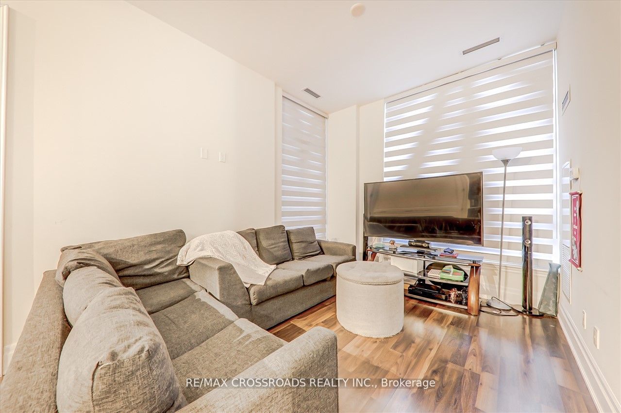 9075 Jane St, #114