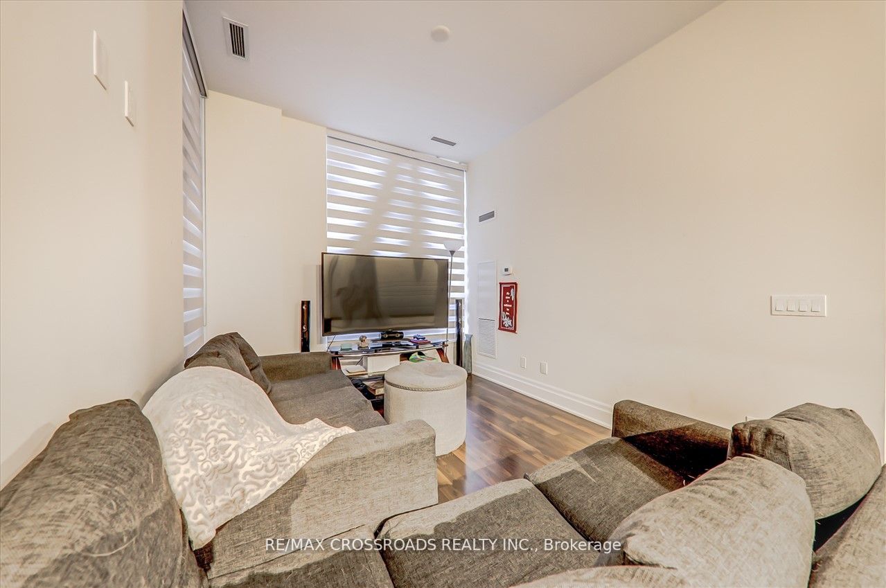 9075 Jane St, #114