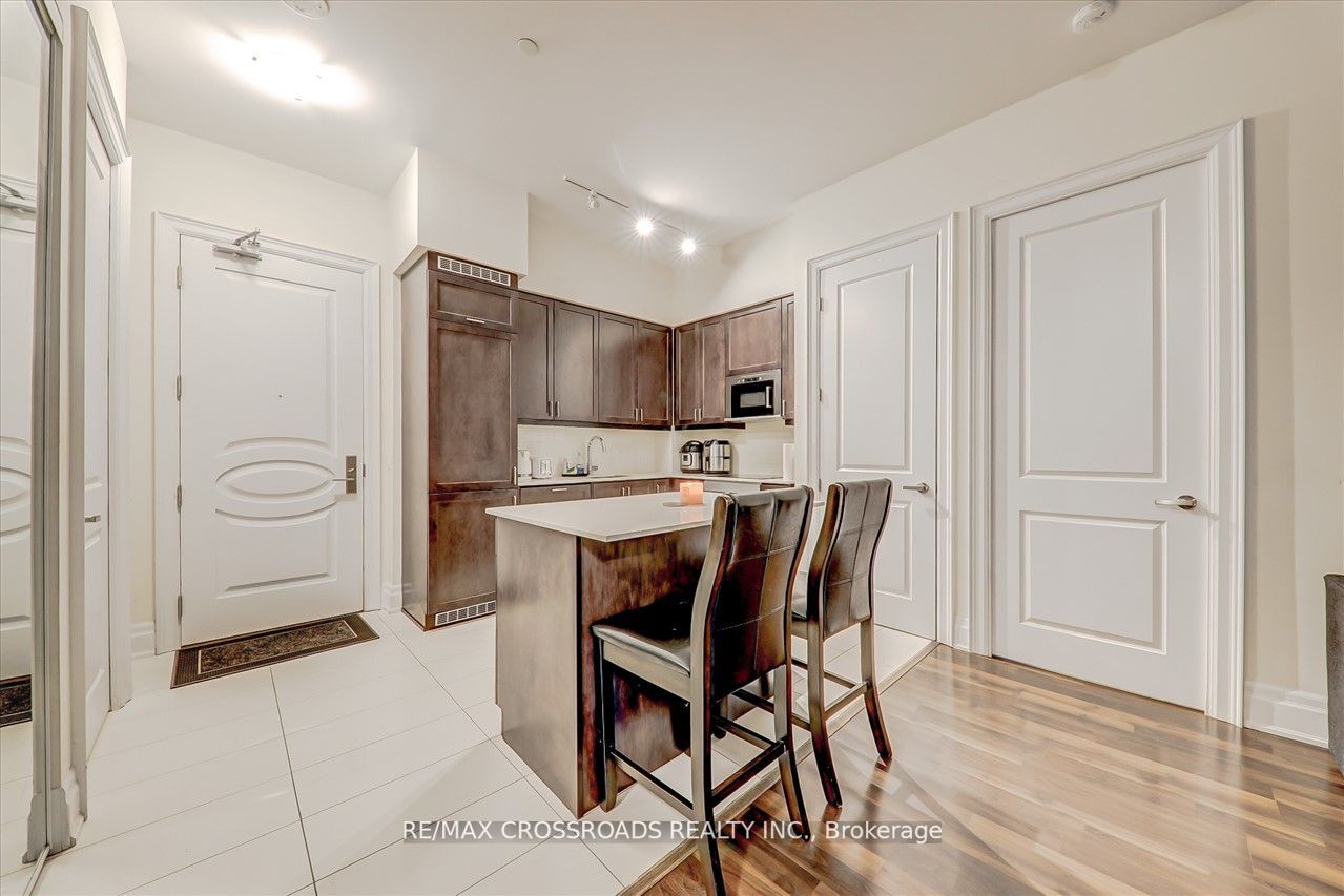9075 Jane St, #114