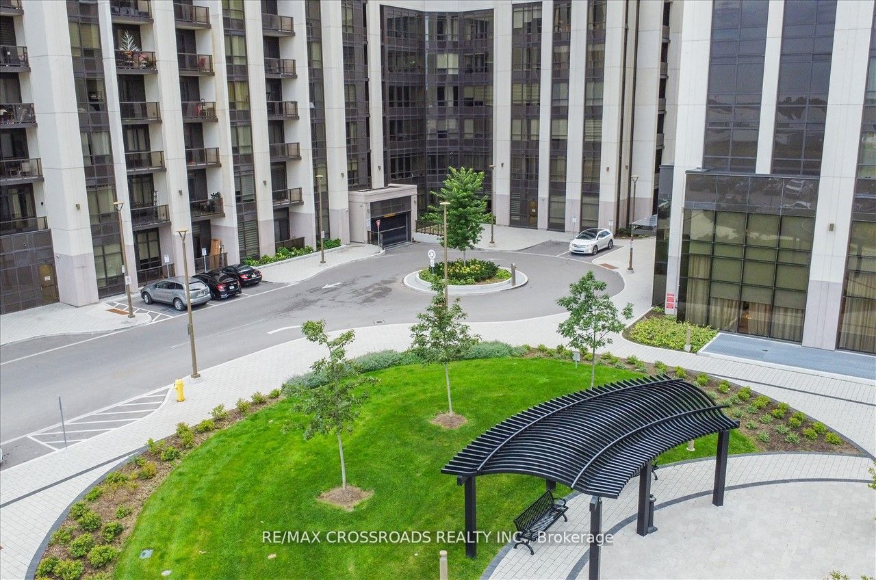 9075 Jane St, #114