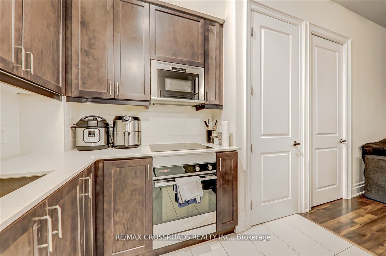 9075 Jane St, #114