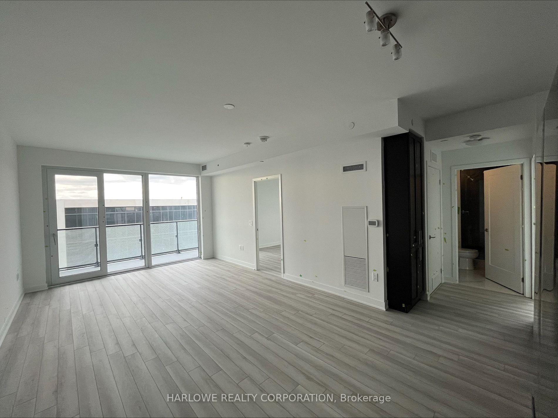 105 Oneida Cres, #2803