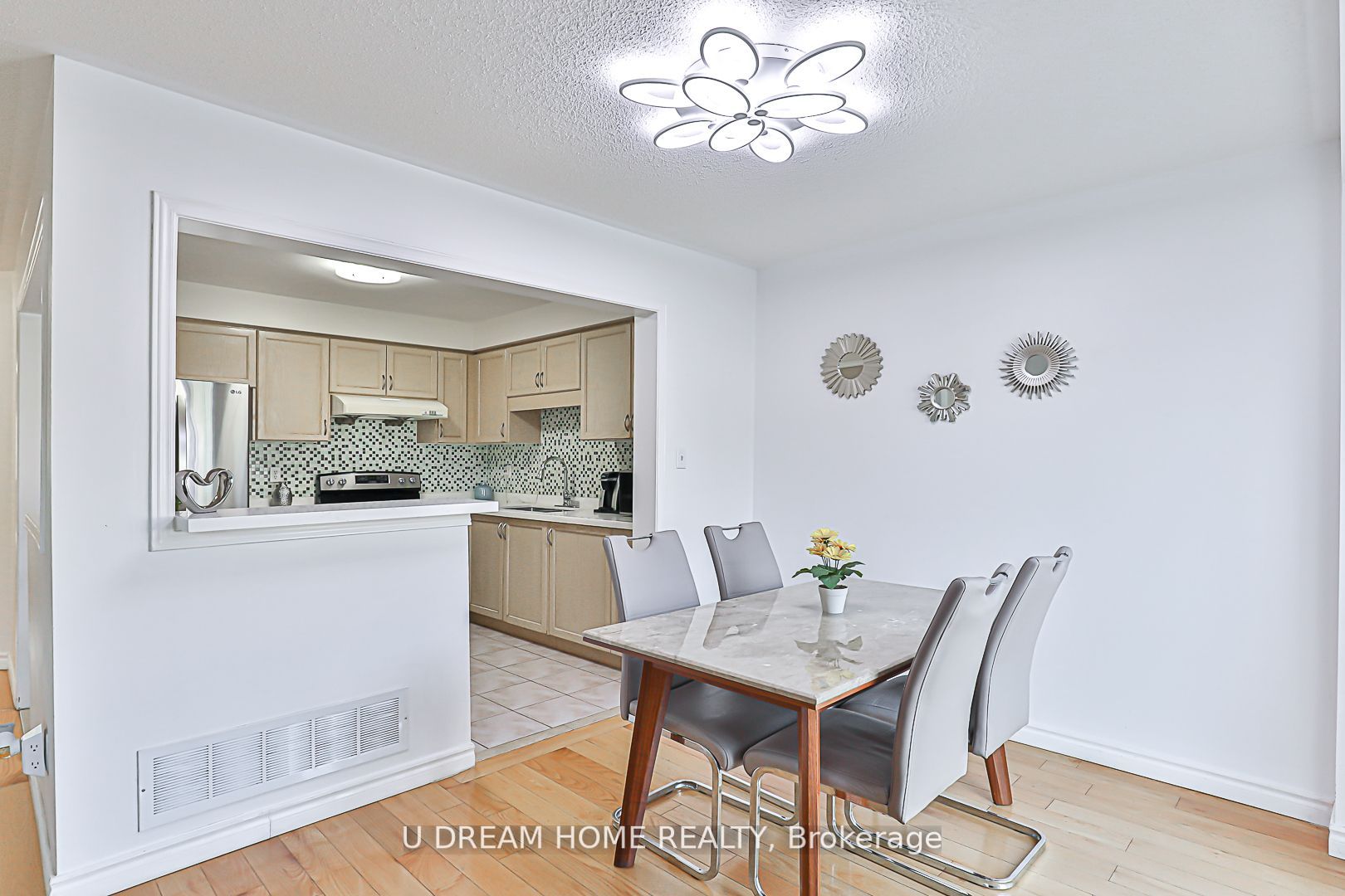 8 Kingsley Rd