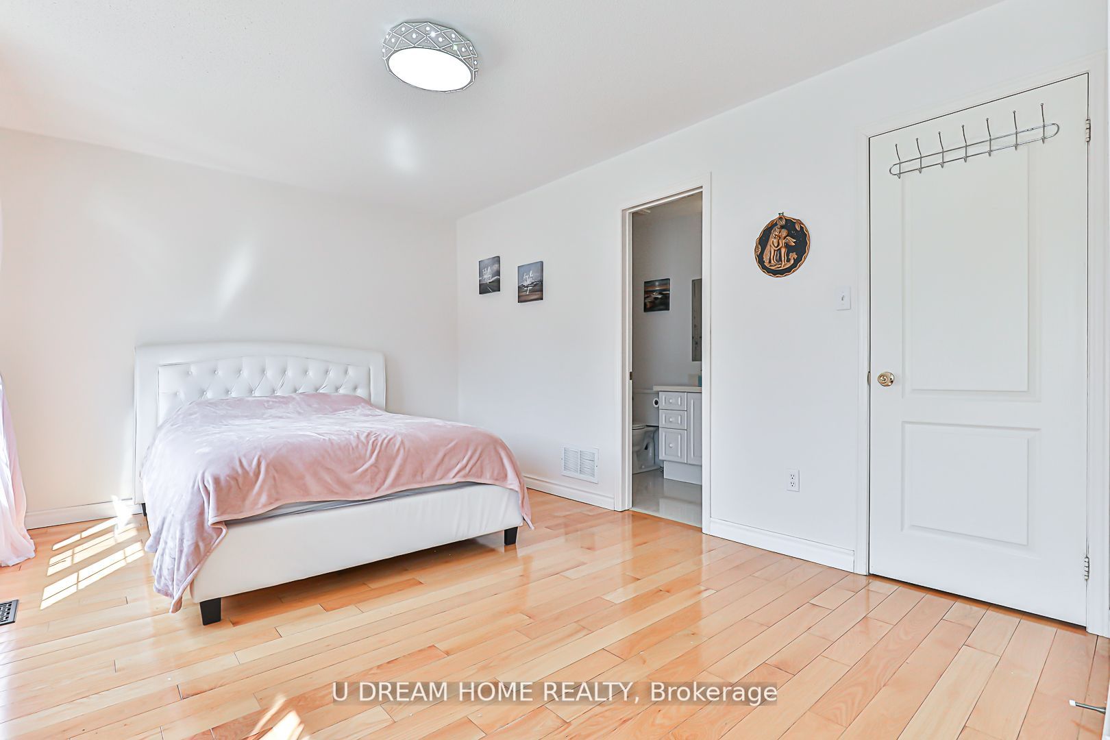 8 Kingsley Rd