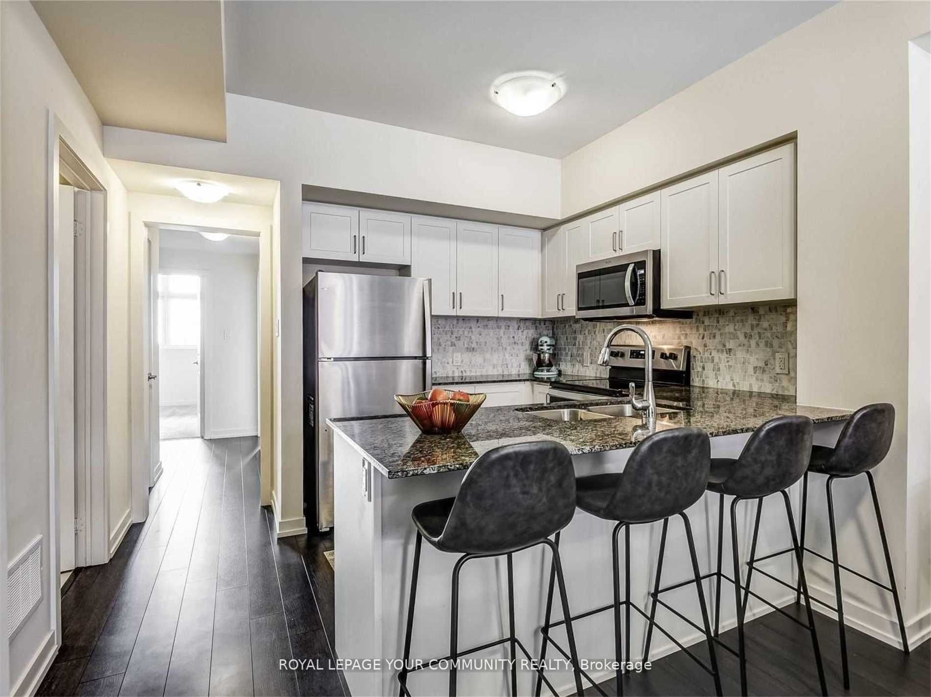 2 Linsmore Pl, #208