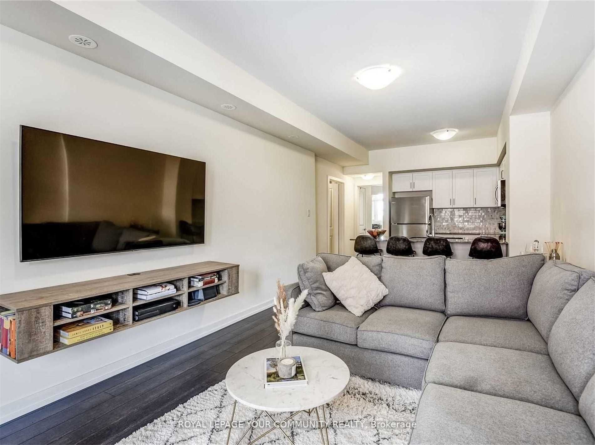 2 Linsmore Pl, #208