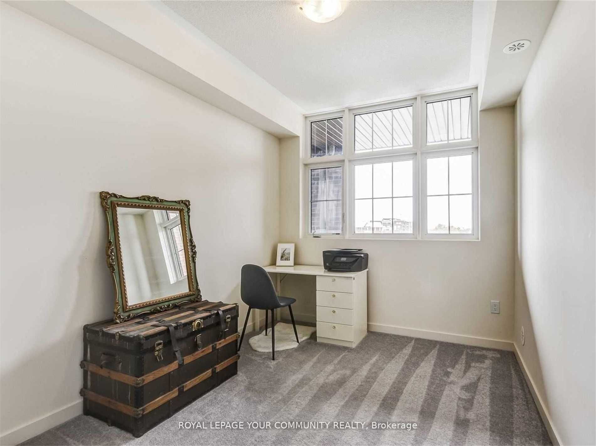2 Linsmore Pl, #208