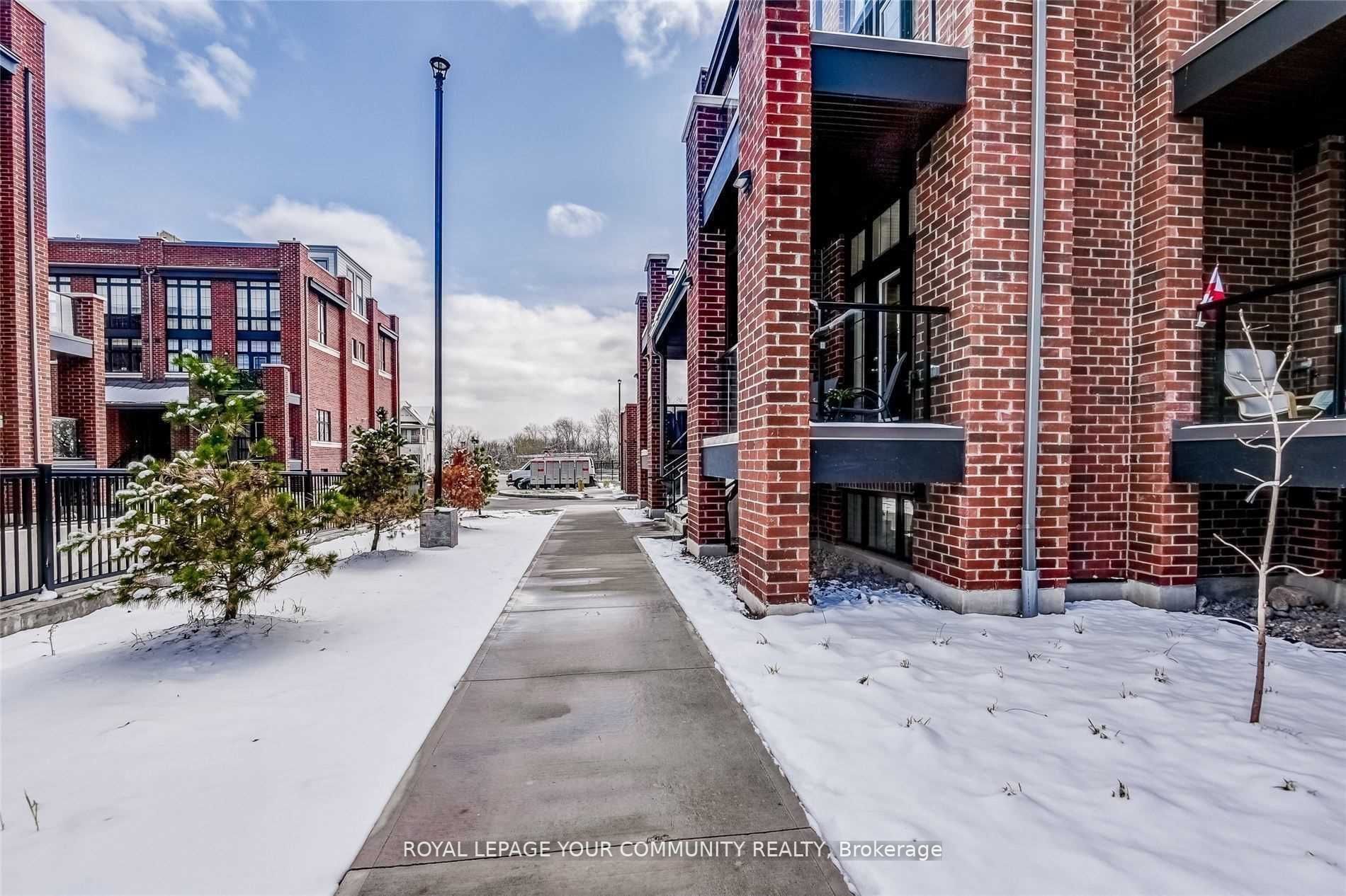 2 Linsmore Pl, #208