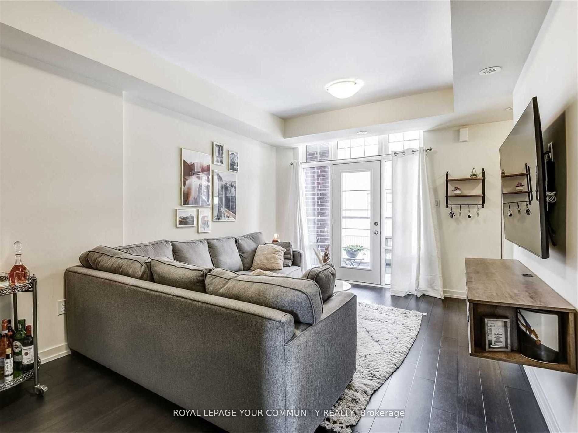 2 Linsmore Pl, #208