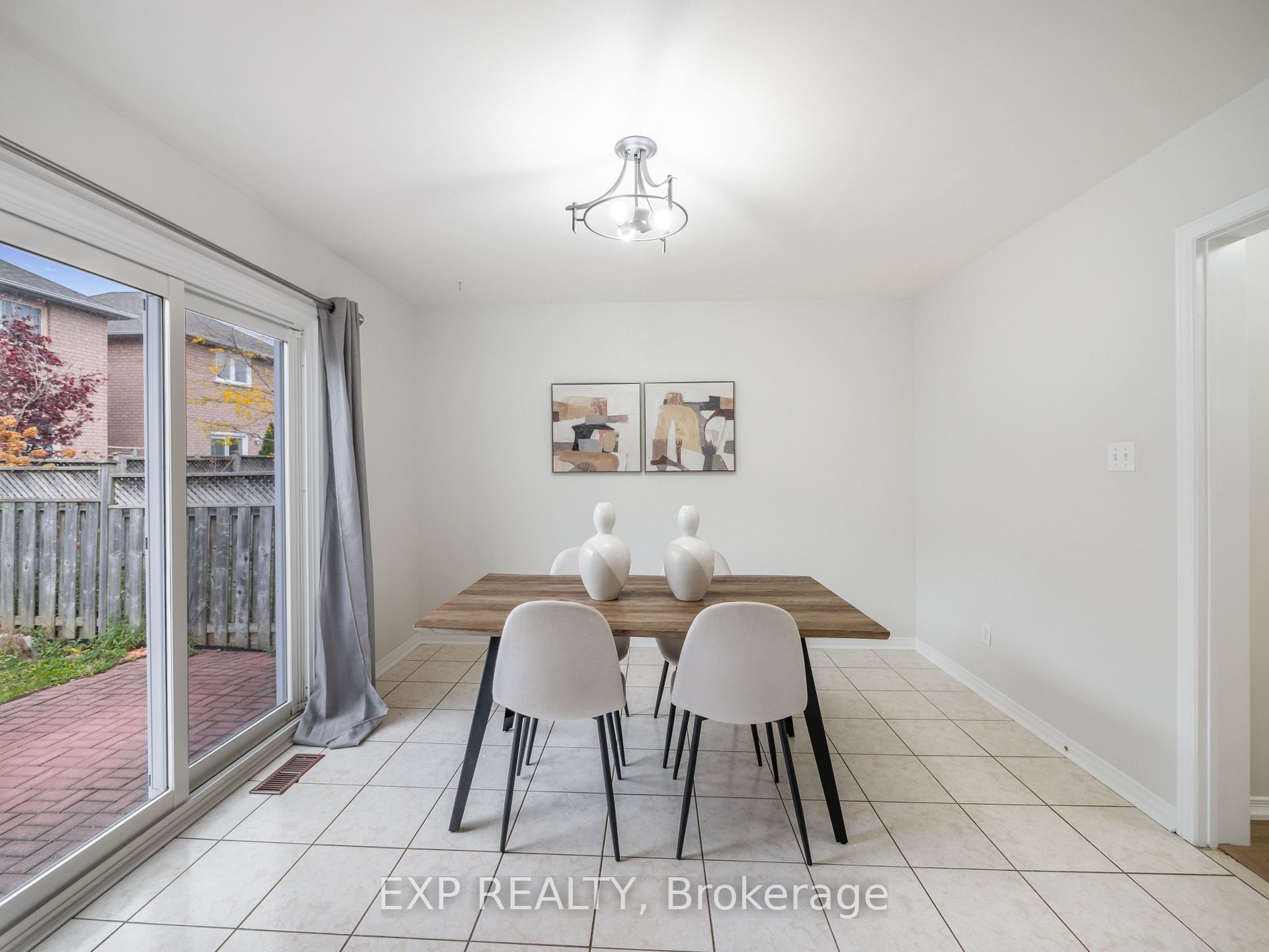 75 Waterton Cres