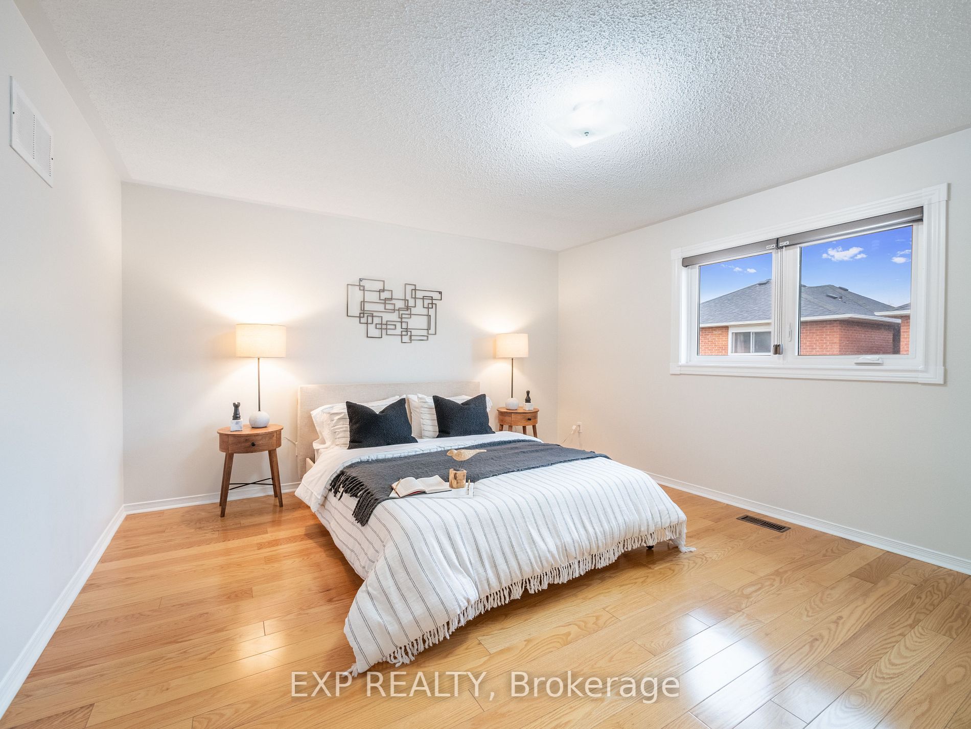 75 Waterton Cres