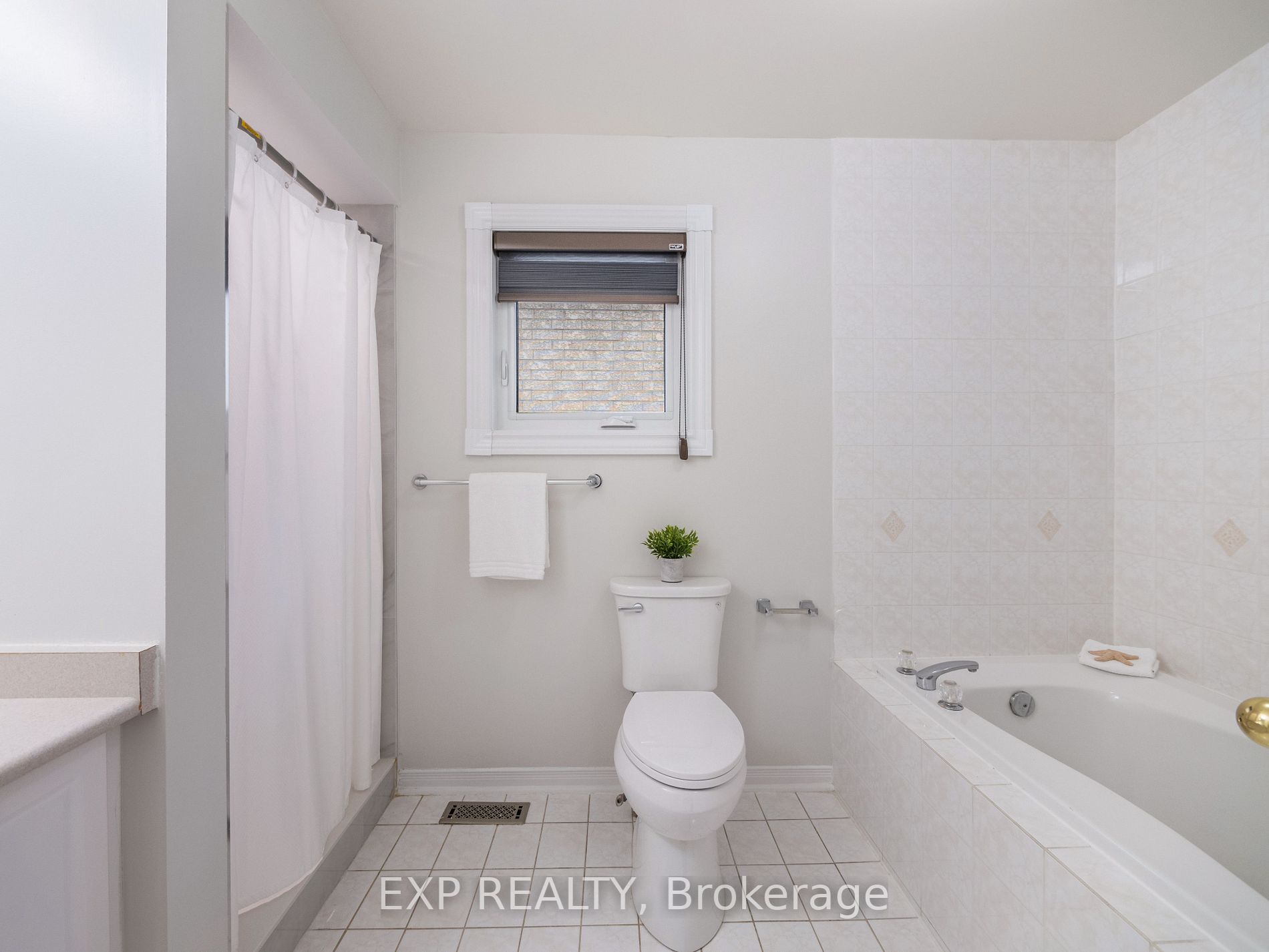 75 Waterton Cres