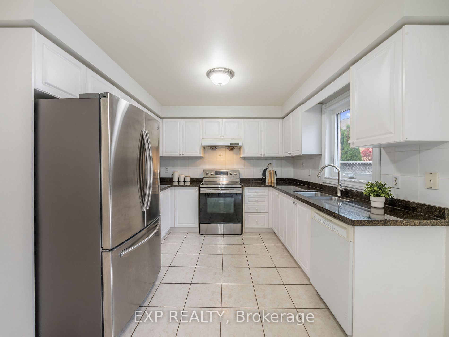 75 Waterton Cres