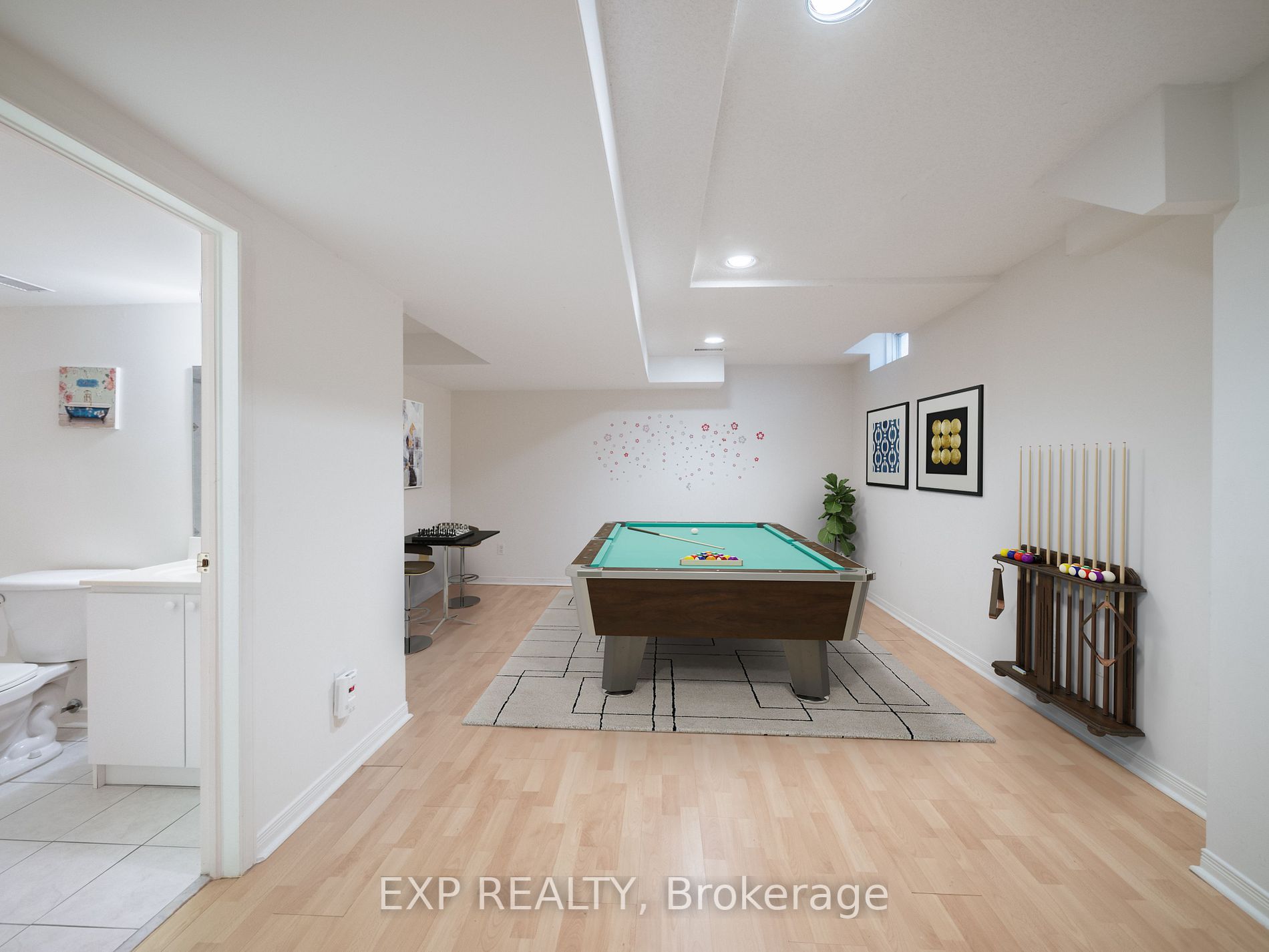 75 Waterton Cres