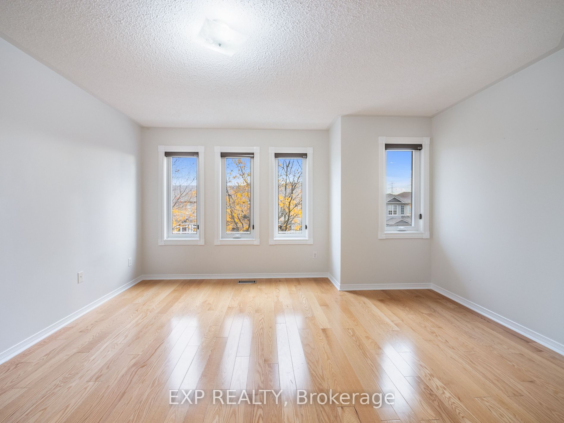 75 Waterton Cres