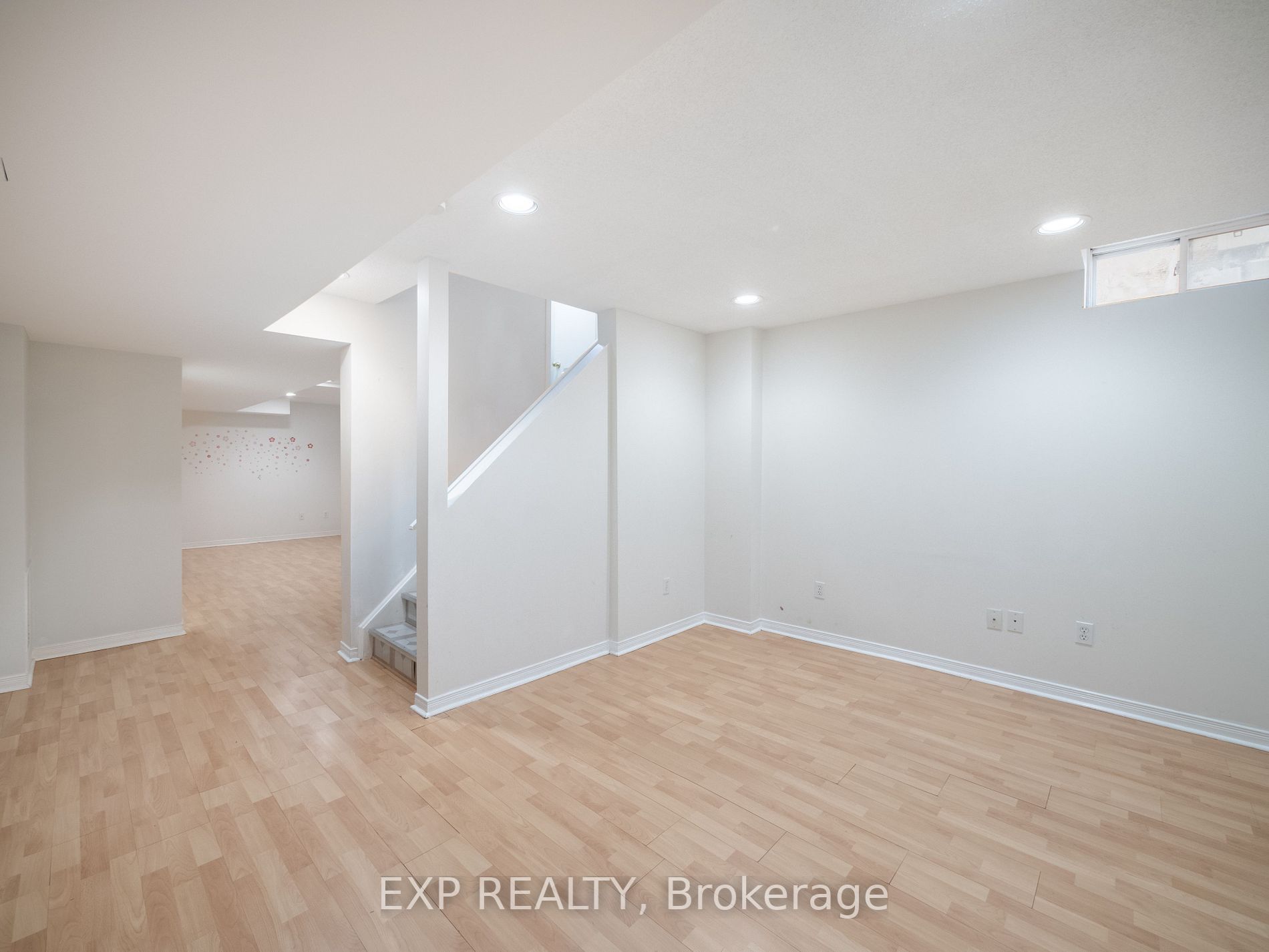 75 Waterton Cres