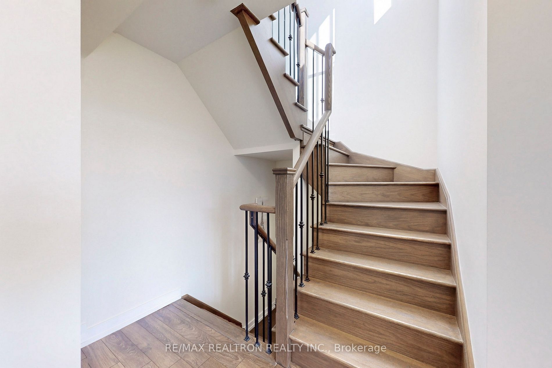 20 Westmeath Lane, #2326