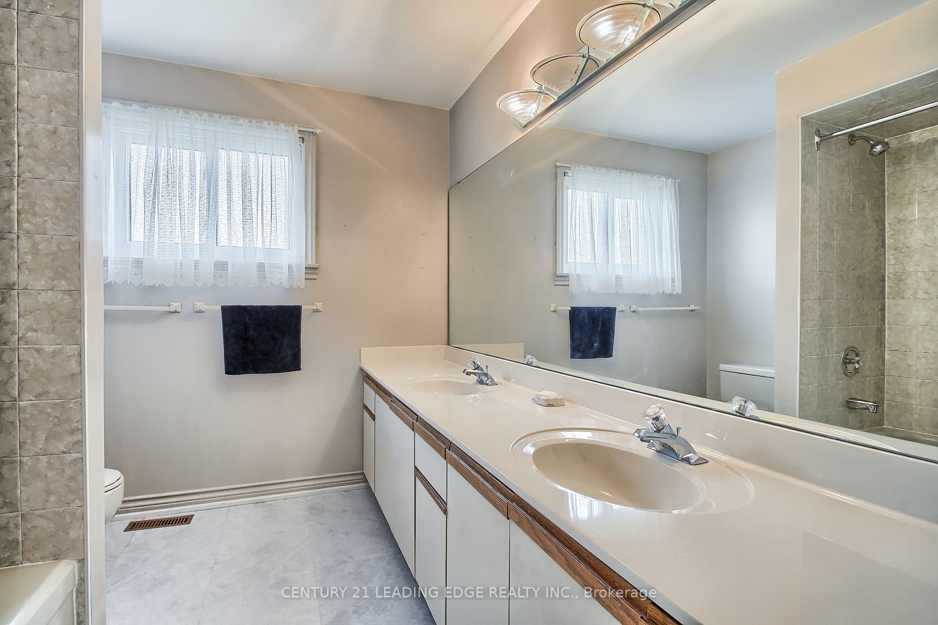 15 Delhi Cres