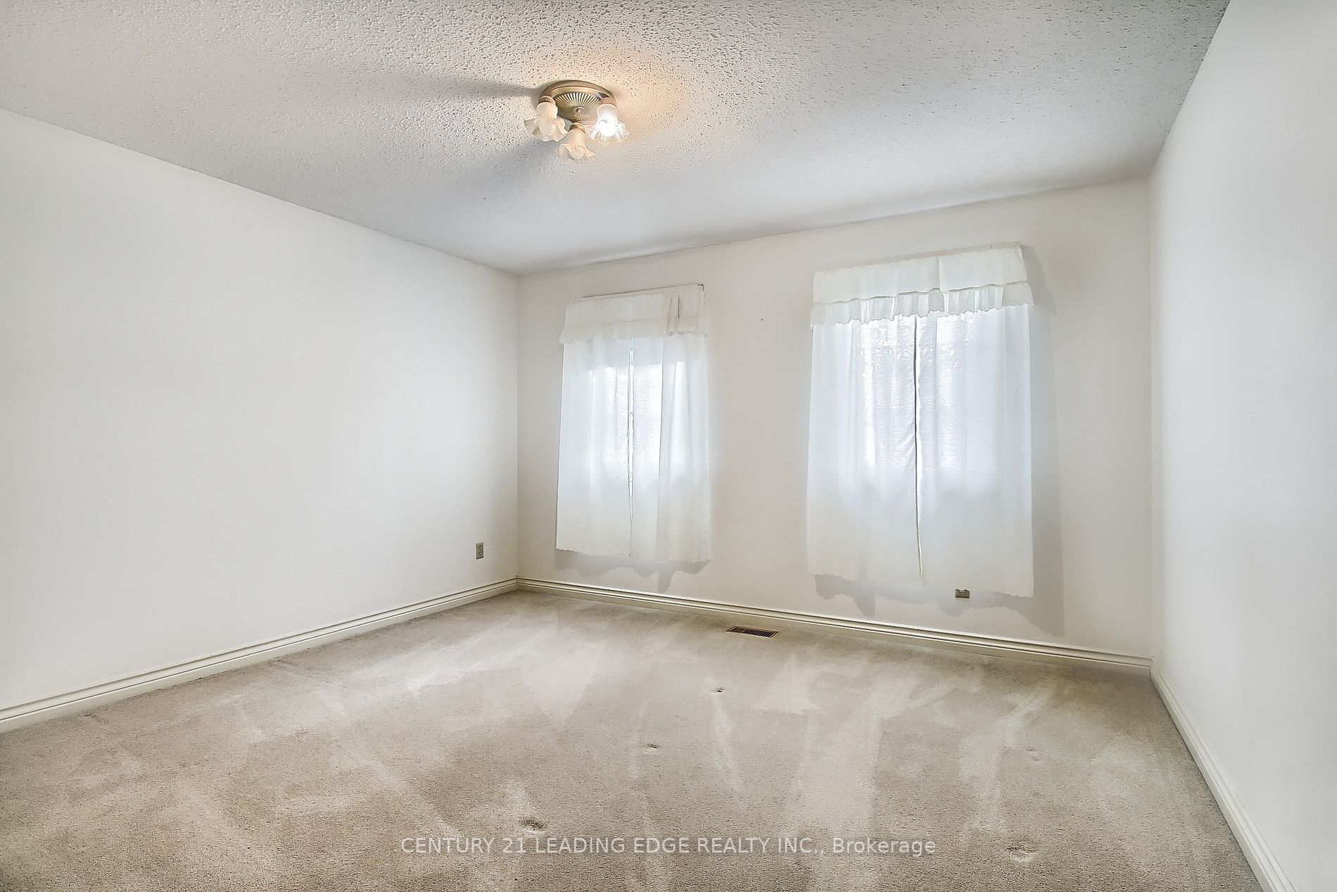 15 Delhi Cres