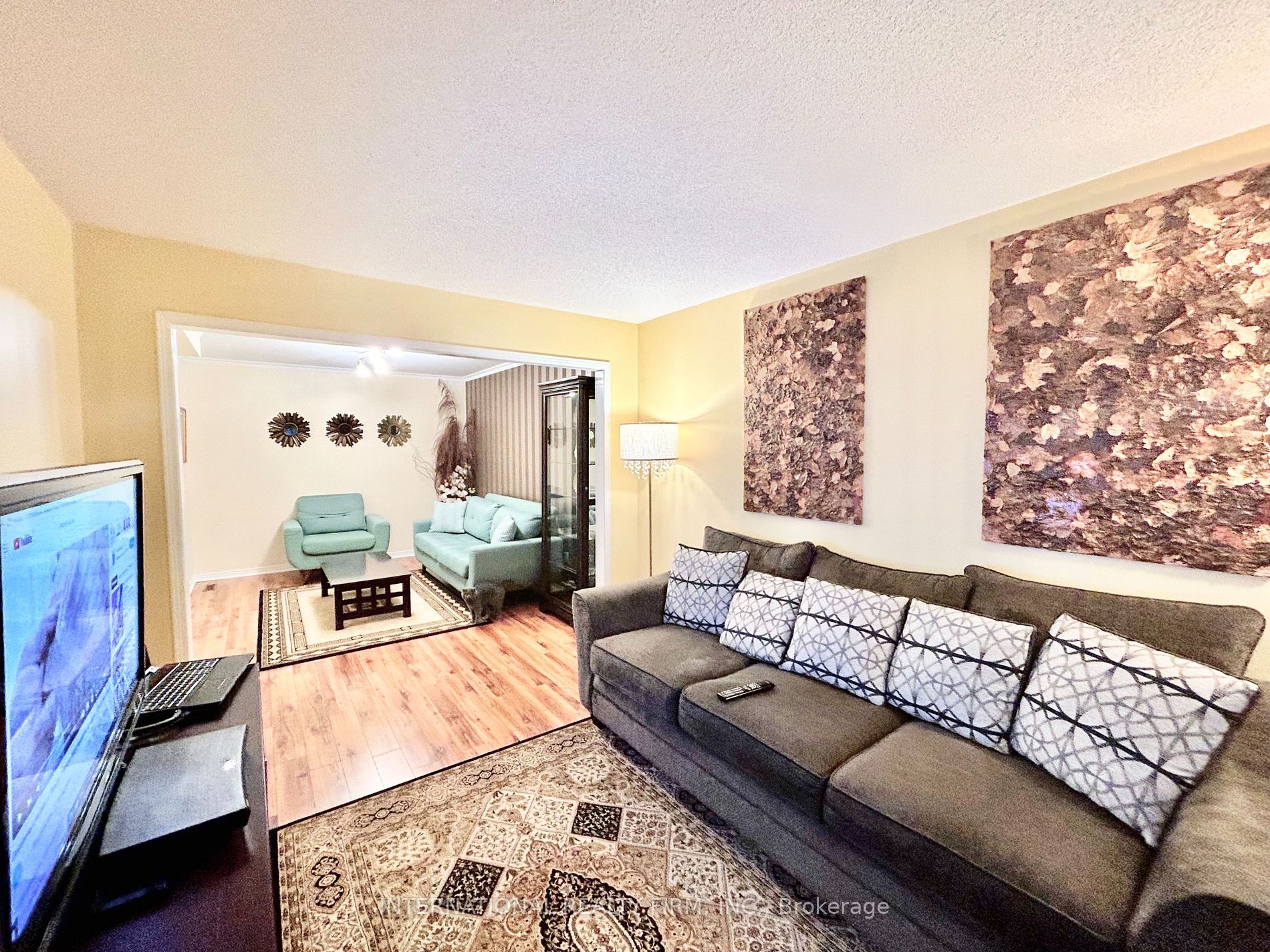 22 Cypress Crt