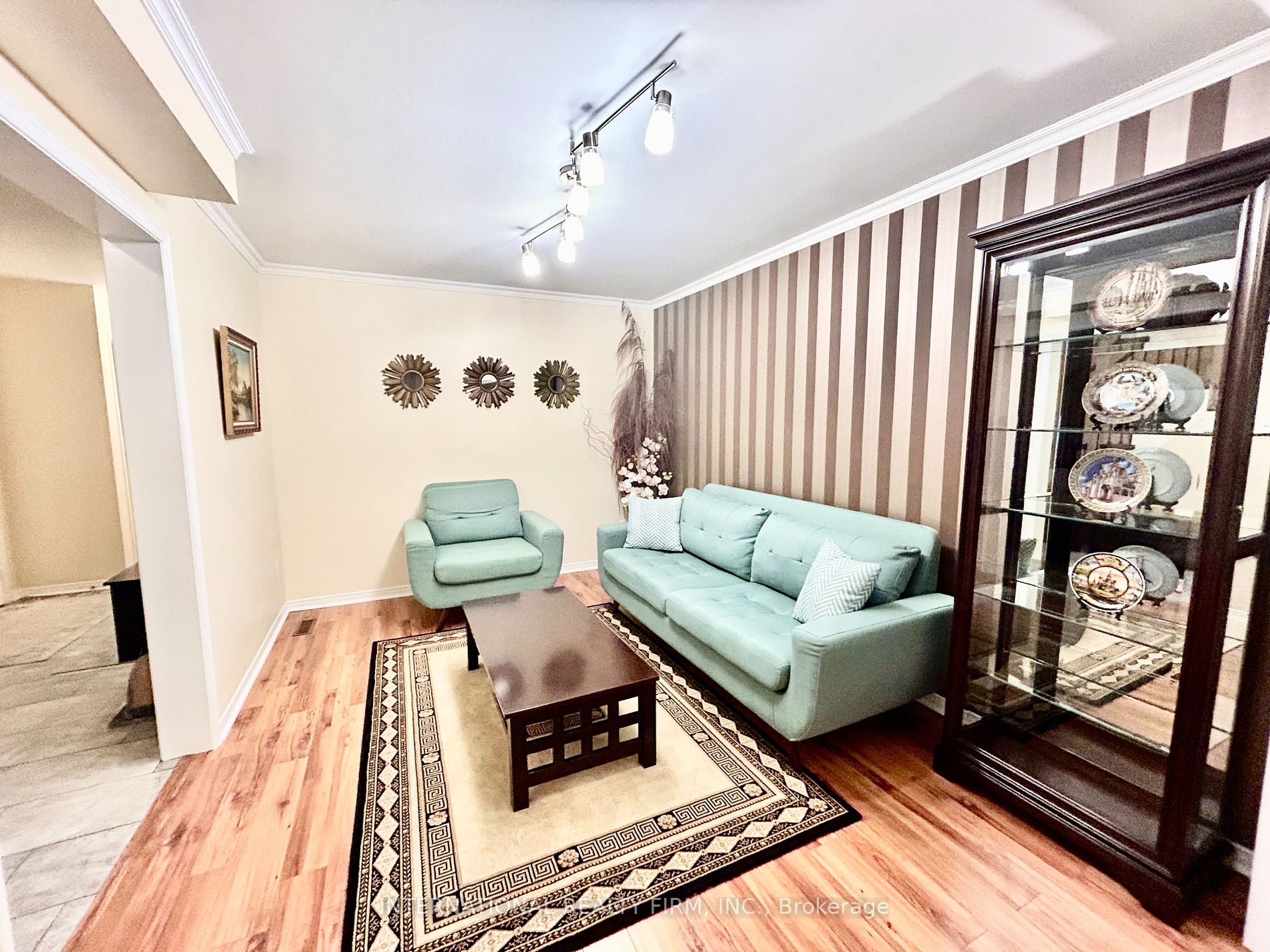 22 Cypress Crt