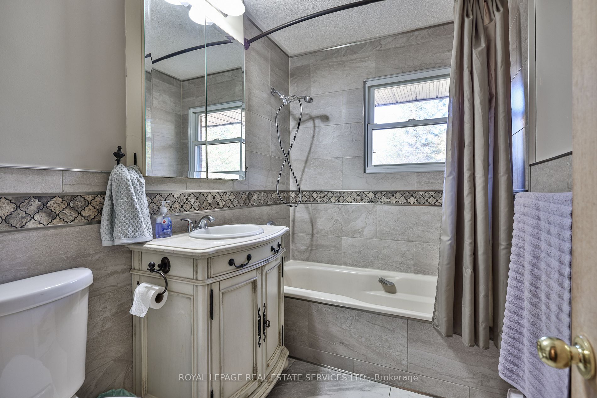 20430 Bathurst St