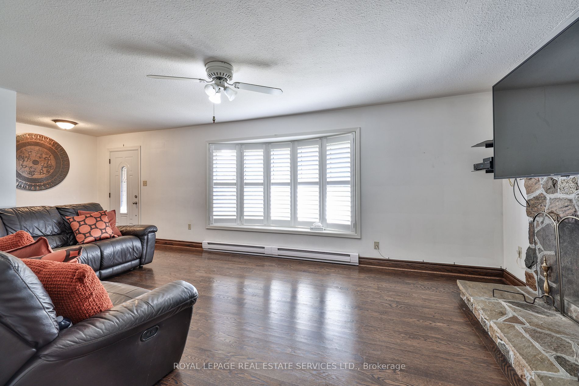 20430 Bathurst St