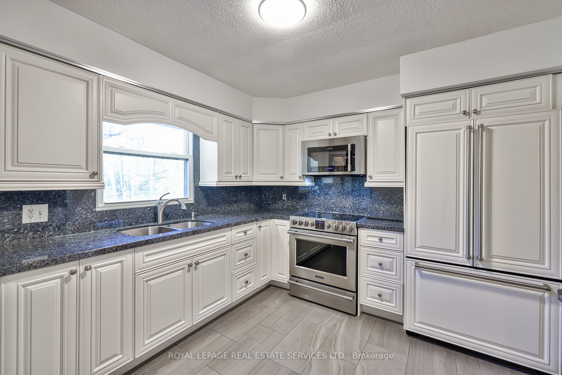 20430 Bathurst St