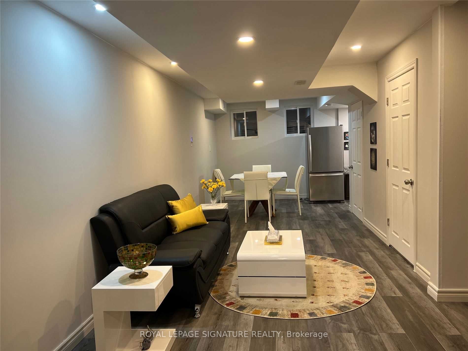 59 Dundonald Tr
