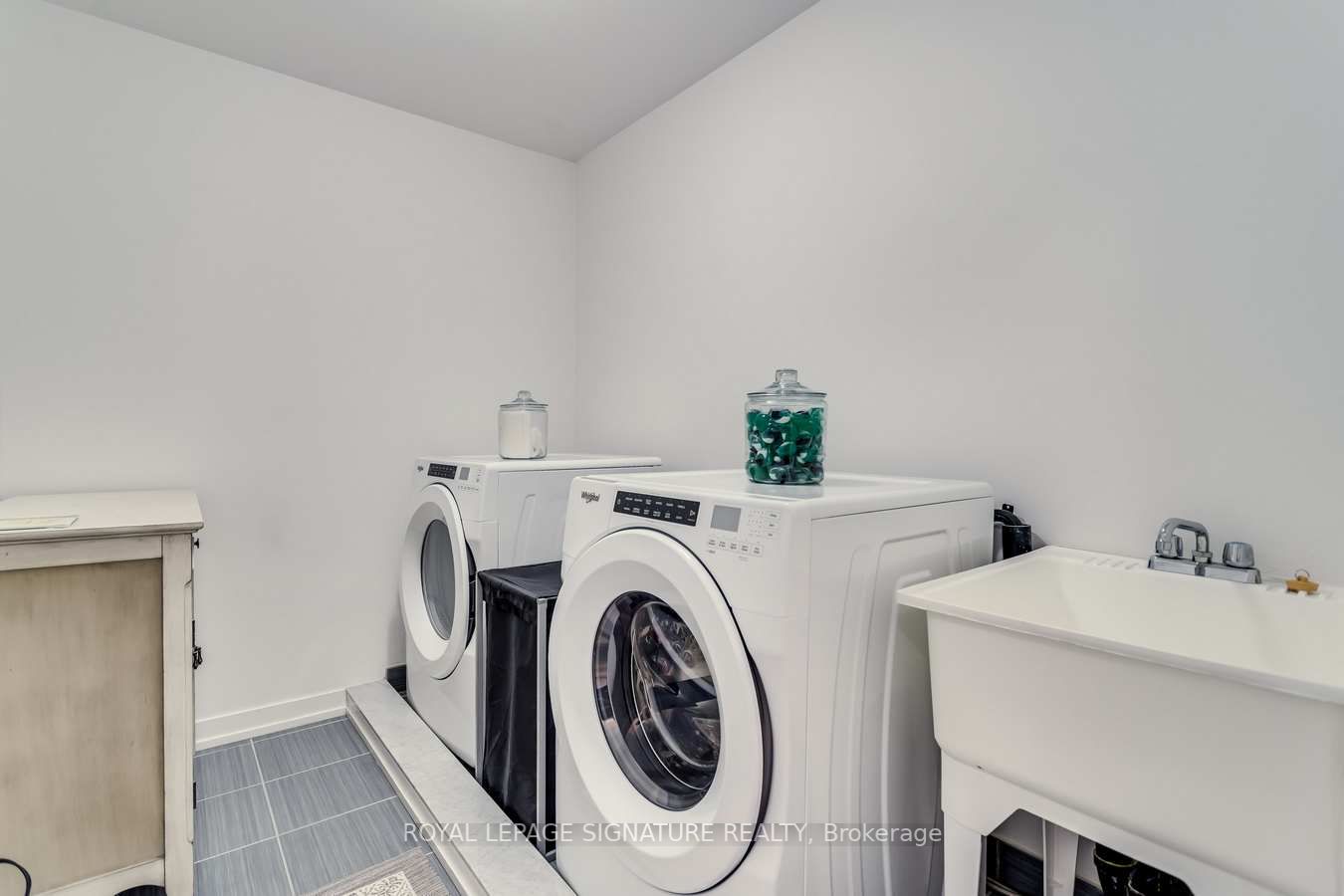 59 Dundonald Tr