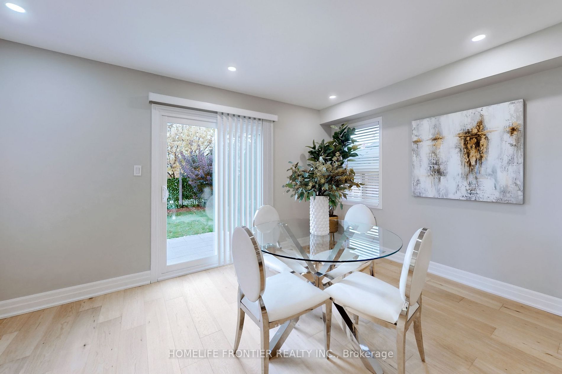 10 Delattaye Avenue