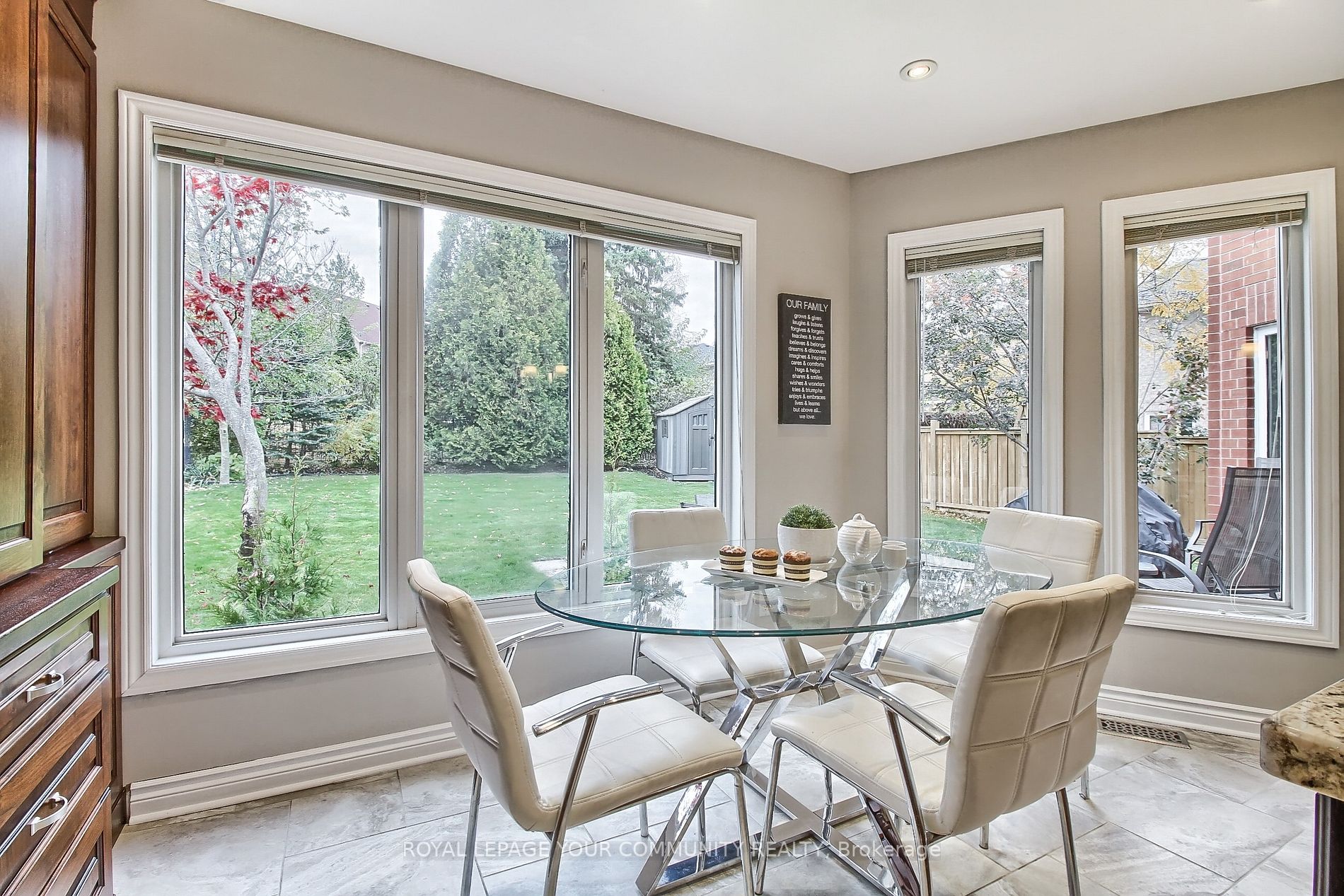 5 Knole Haven Dr