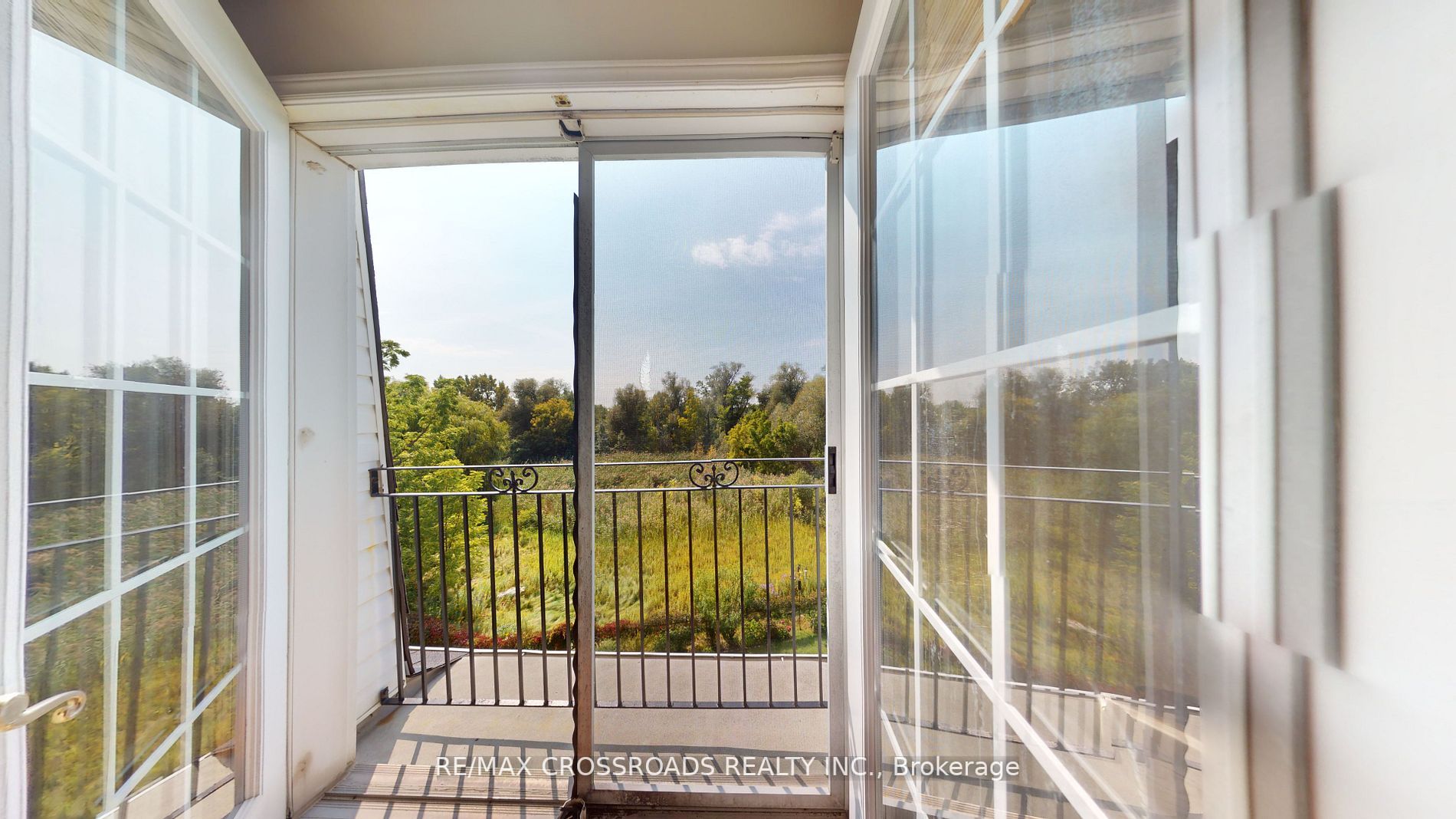 6 Leonard St E, #12