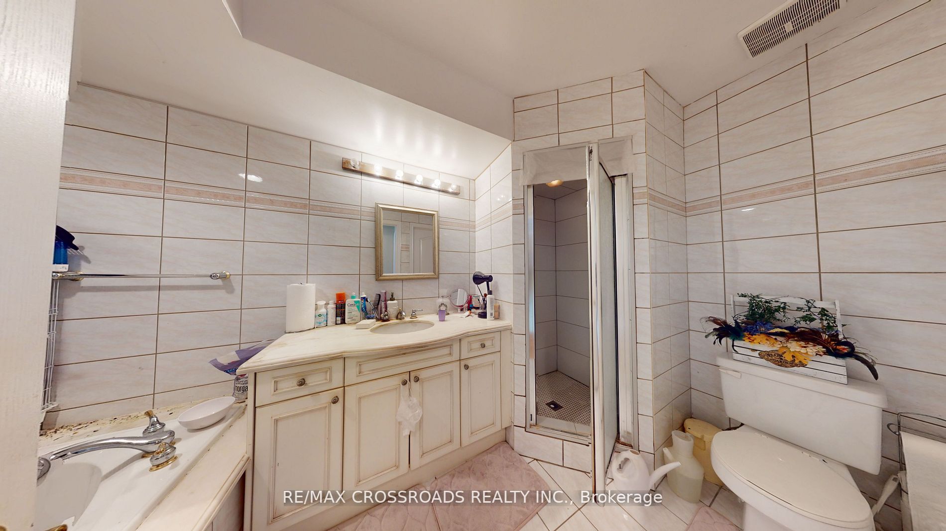 6 Leonard St E, #12