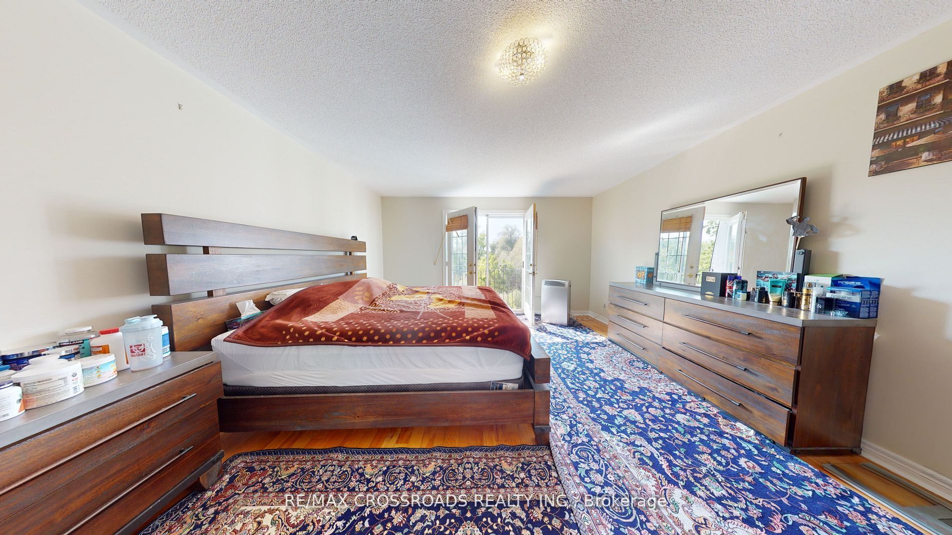6 Leonard St E, #12