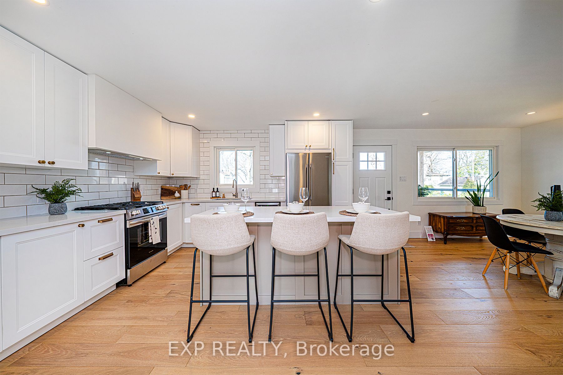153 Holmes Point Rd