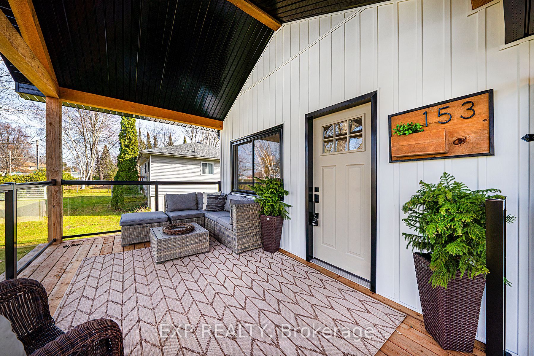 153 Holmes Point Rd