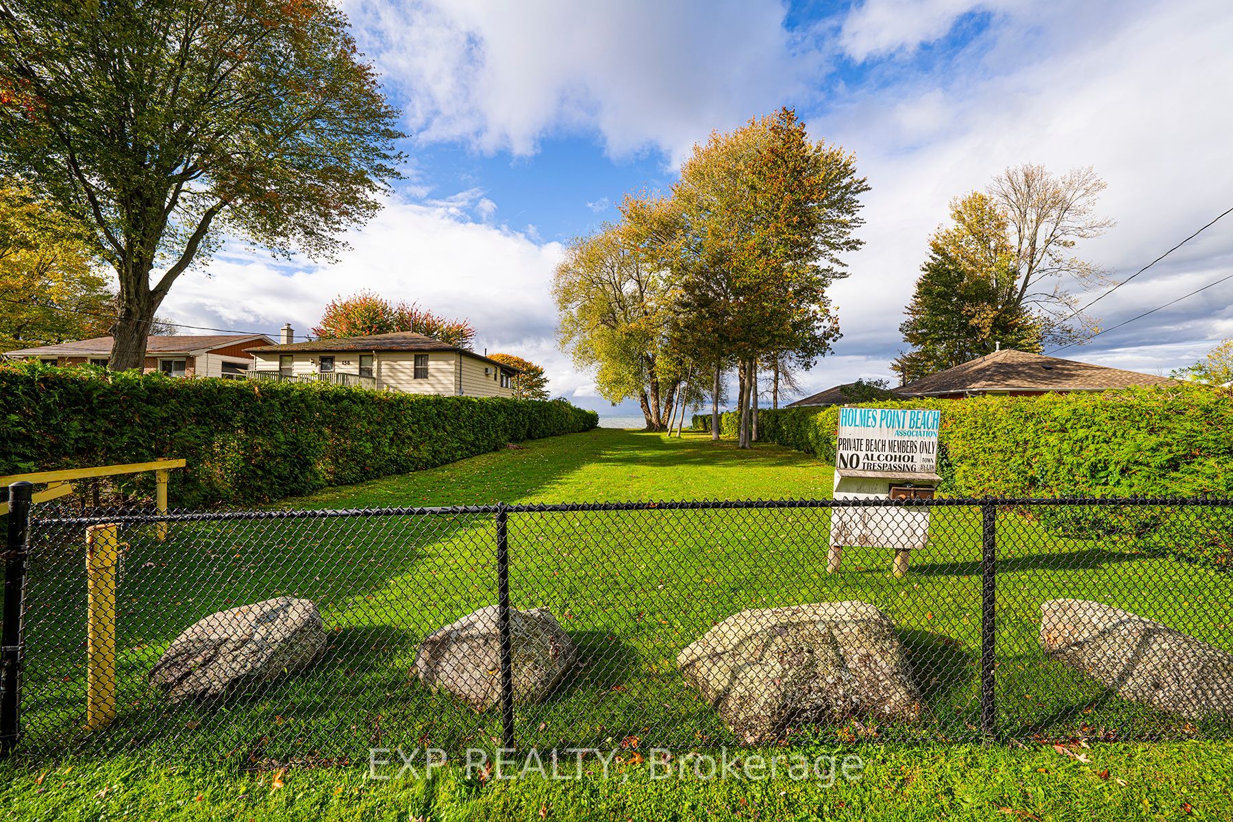 153 Holmes Point Rd