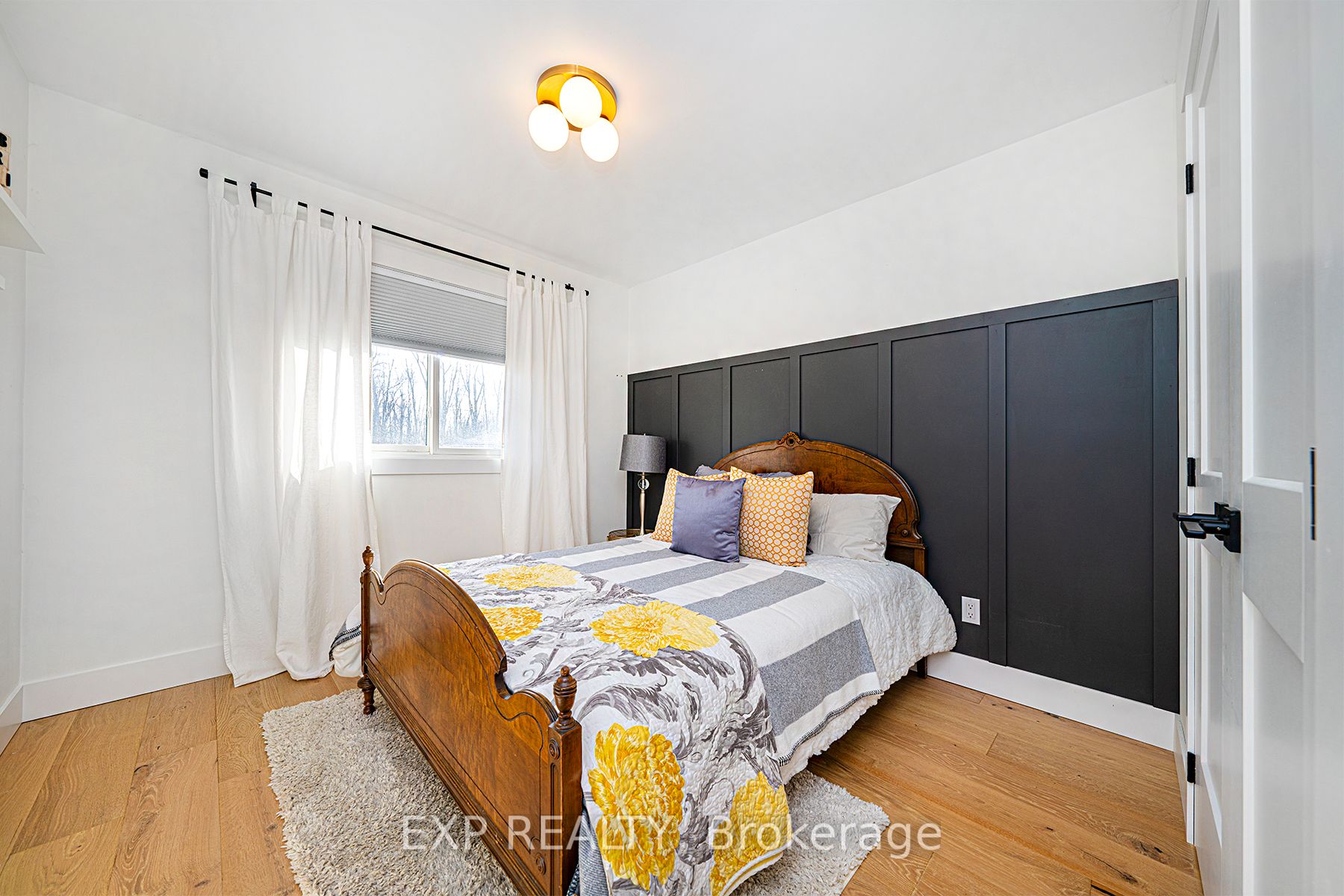 153 Holmes Point Rd