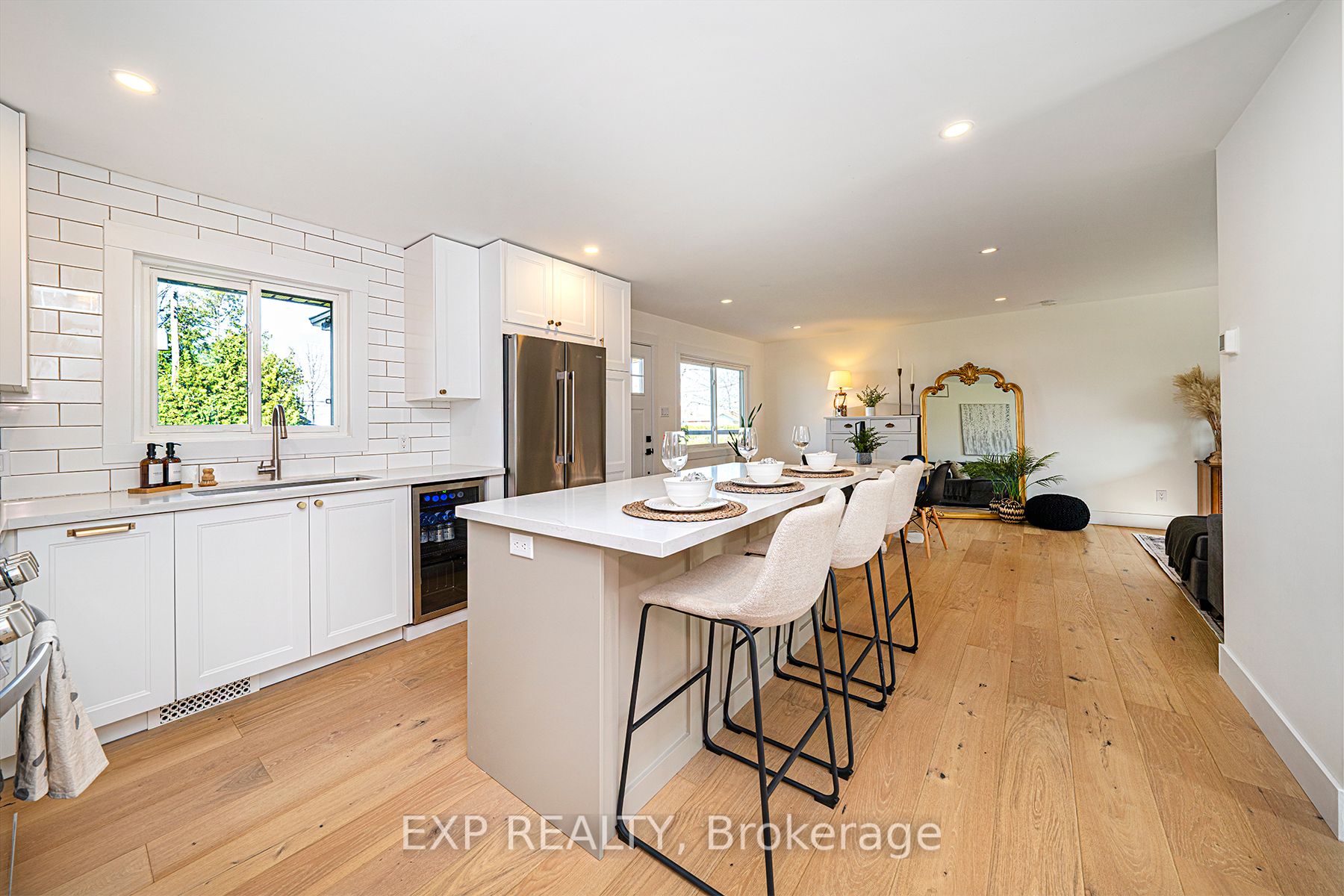 153 Holmes Point Rd