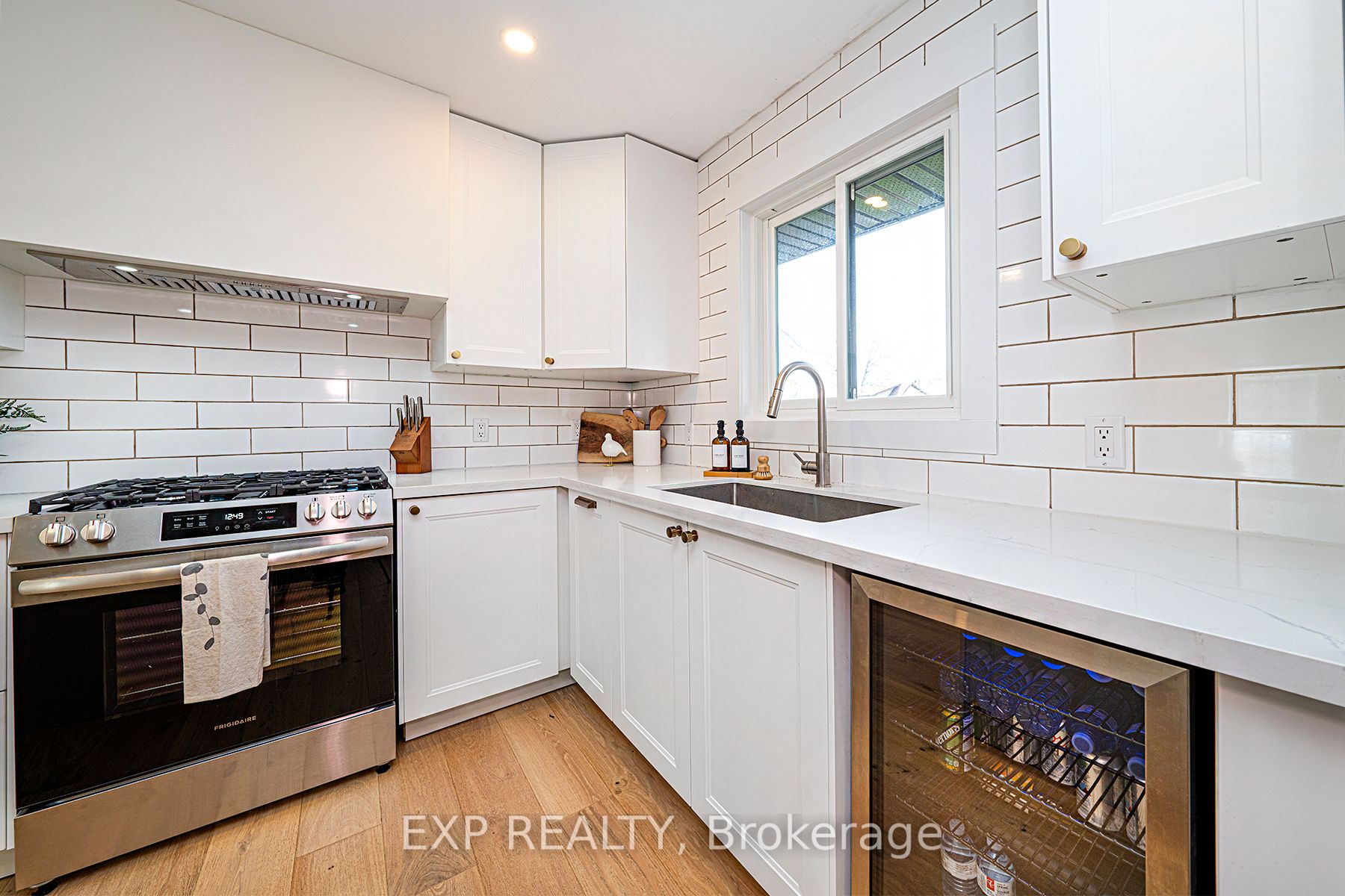 153 Holmes Point Rd