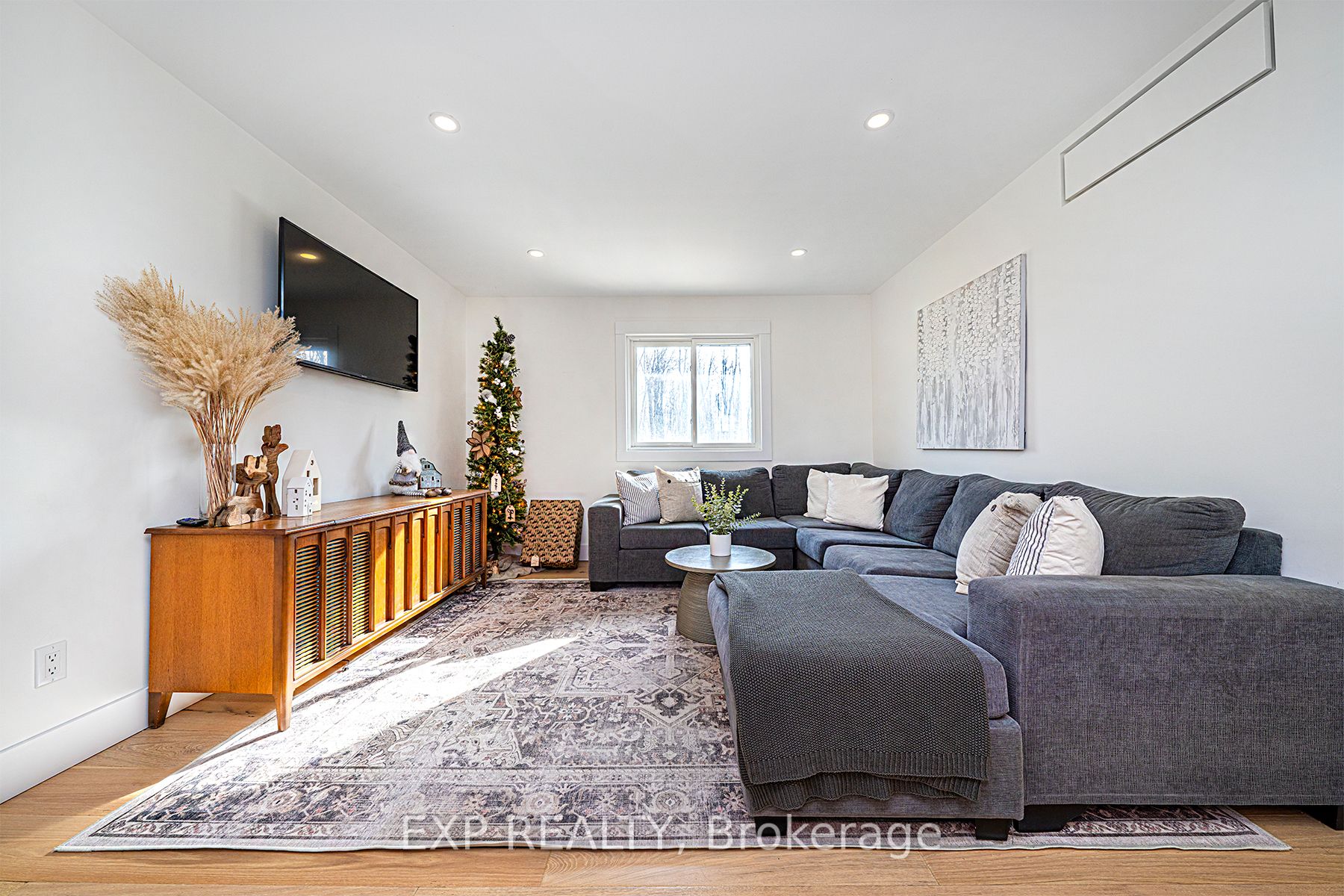 153 Holmes Point Rd